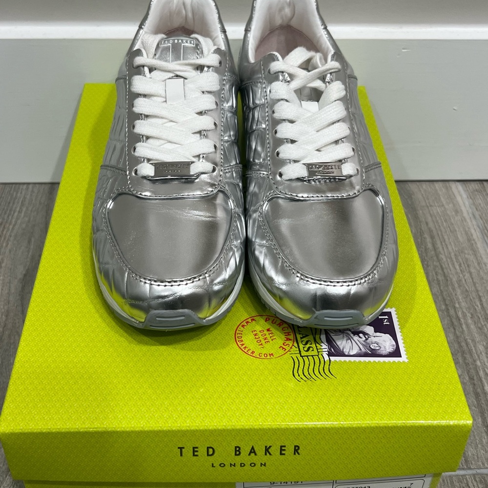 Ted Baker London LWOIRE Silver Sneaker